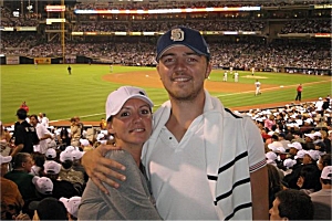 Dr. Ken Coppieters en zijn vrouw Helena op een baseballwedstrijd van de San Diego Padres in Petco Park, downtown San Diego